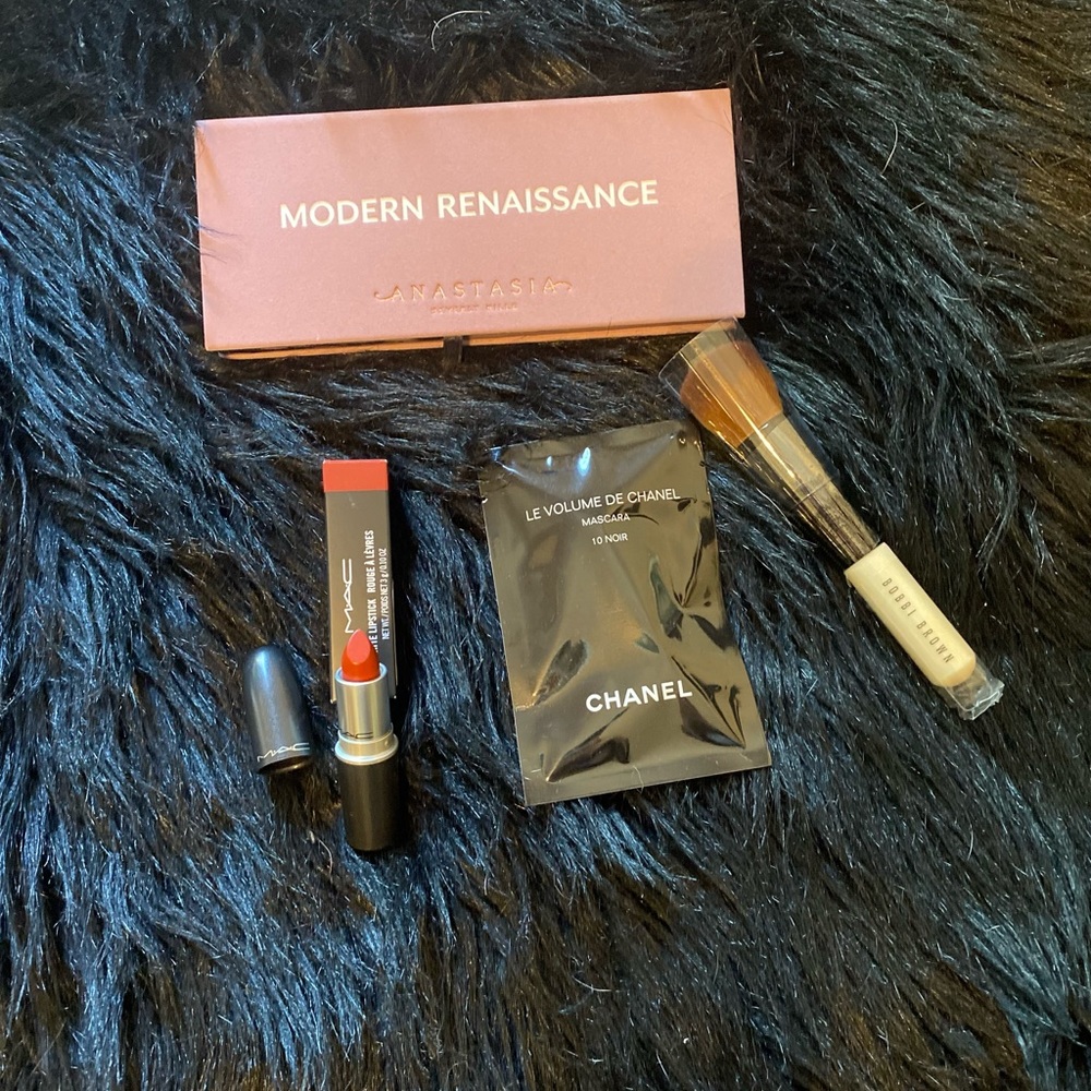 Makeup 💄 Brand spanking new!! - Picture 2 of 2